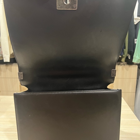 AUTHENTIC RARE CHANEL 2 TONE LARGE BOY BAG. BOX, CARD, DUSTBAG - Picture 5 of 11